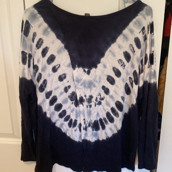 Long sleeve tie dye open back top - Picture 2 of 3